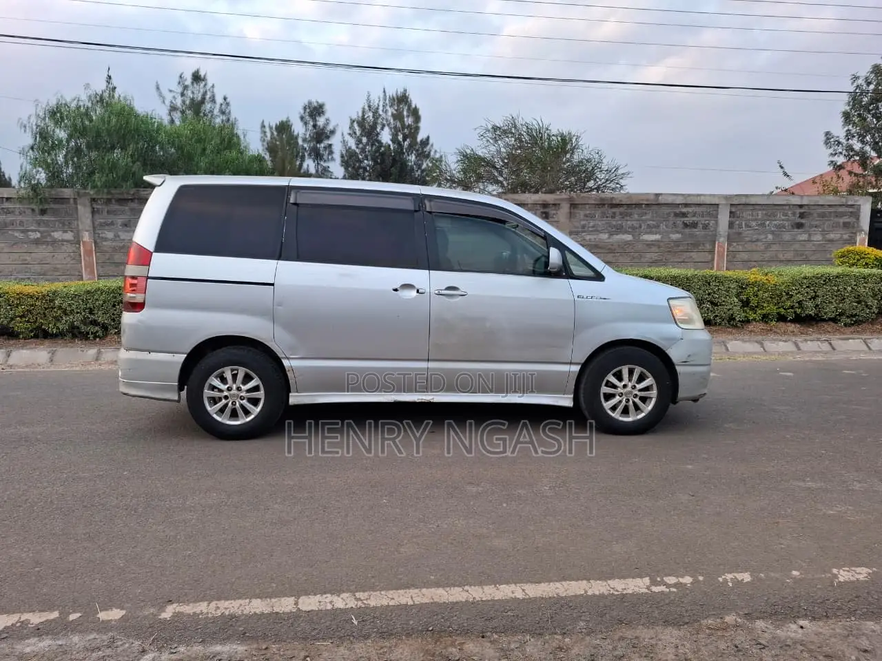 Toyota Noah 2003 Silver