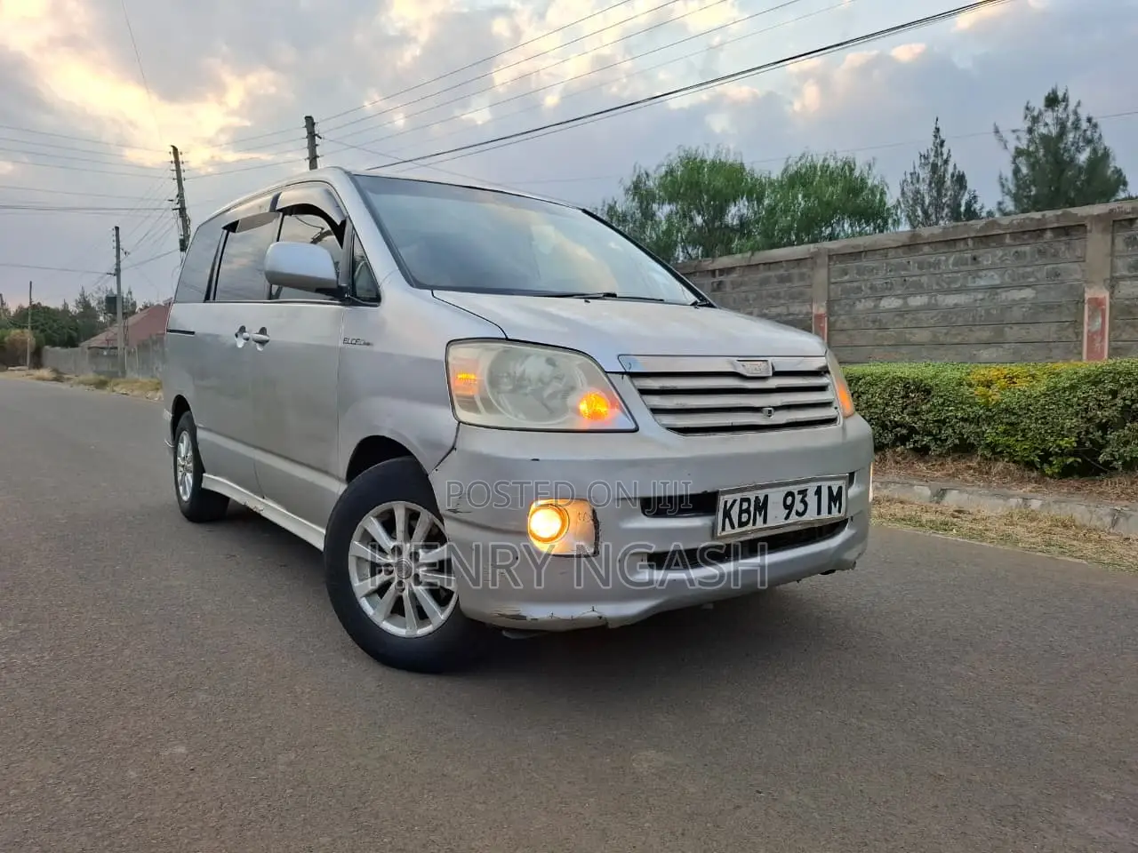 Toyota Noah 2003 Silver