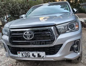 Toyota Hilux 2021 Silver