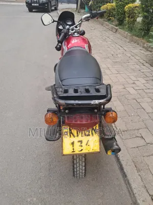 Bajaj Boxer 125 2025 Red