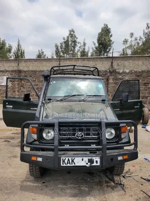 Toyota Land Cruiser 75 Pickup 1987 Green
