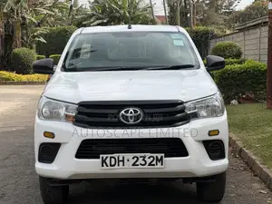 Toyota Hilux 2022 White