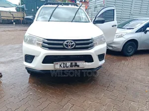Toyota Hilux 2023 White