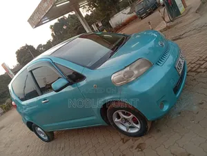 Toyota Porte 2006