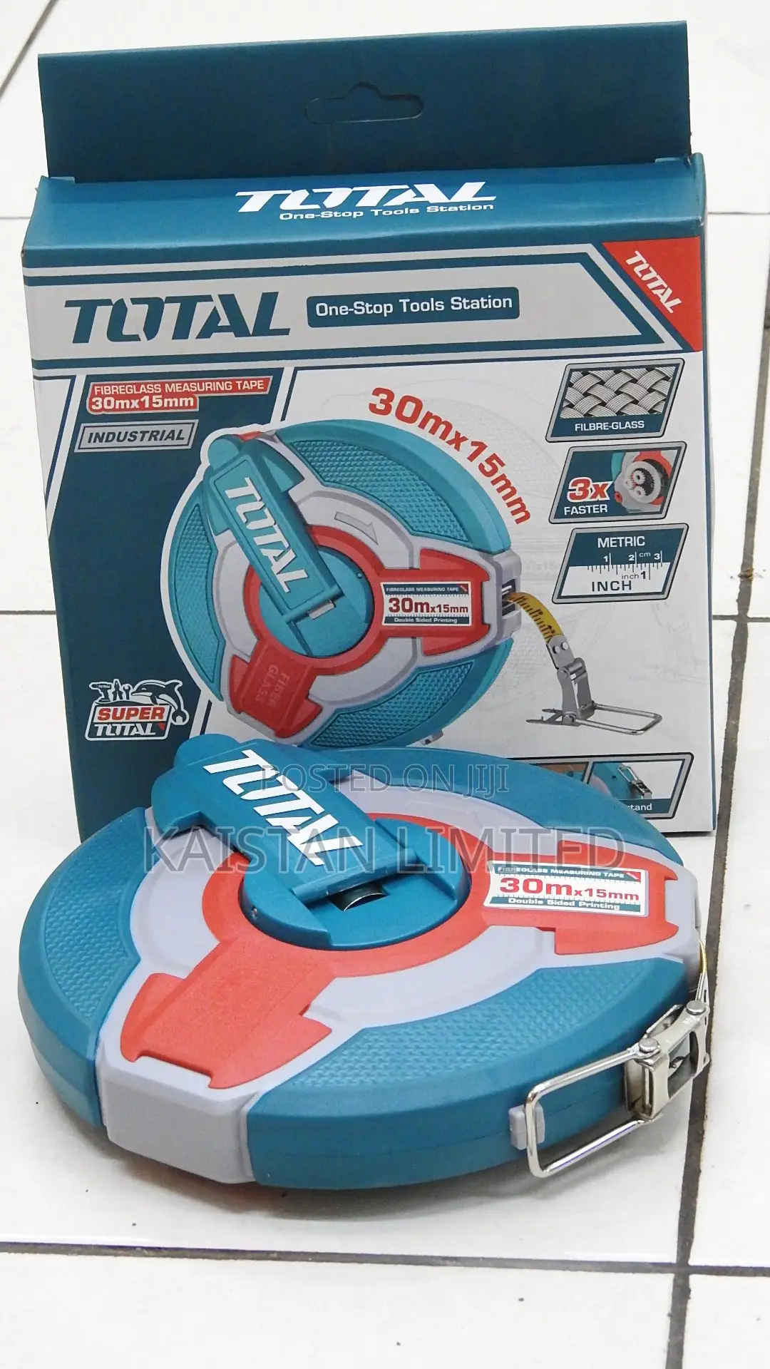 TOTAL 30m Steel Measuring Tape Fast Rewind Construction.