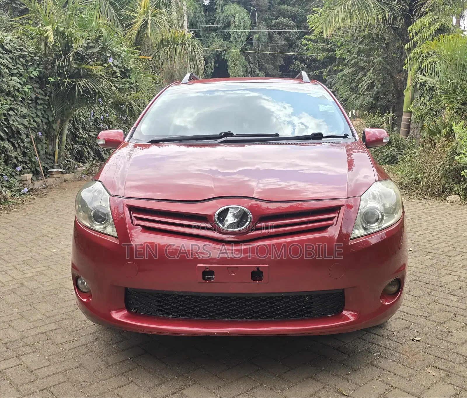 Toyota Auris 2010 Red