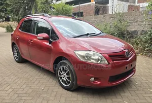 Toyota Auris 2010 Red