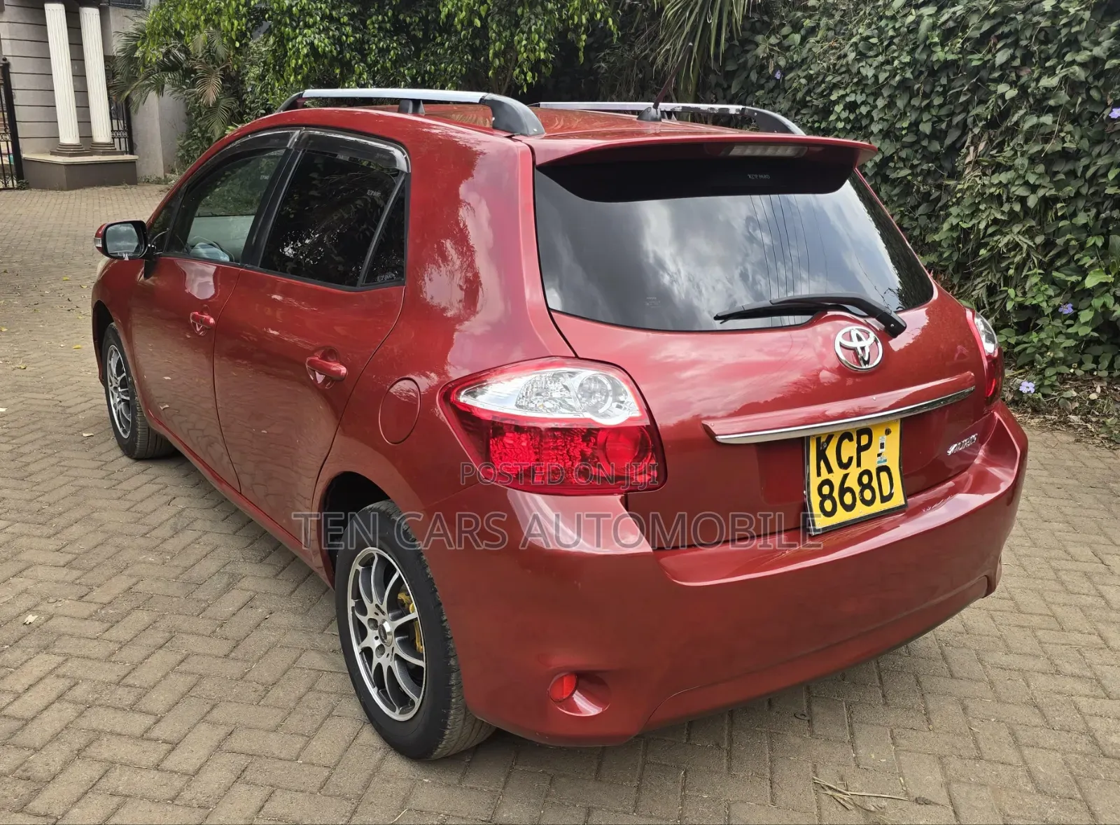 Toyota Auris 2010 Red