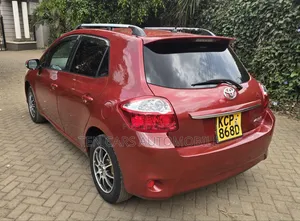 Toyota Auris 2010 Red