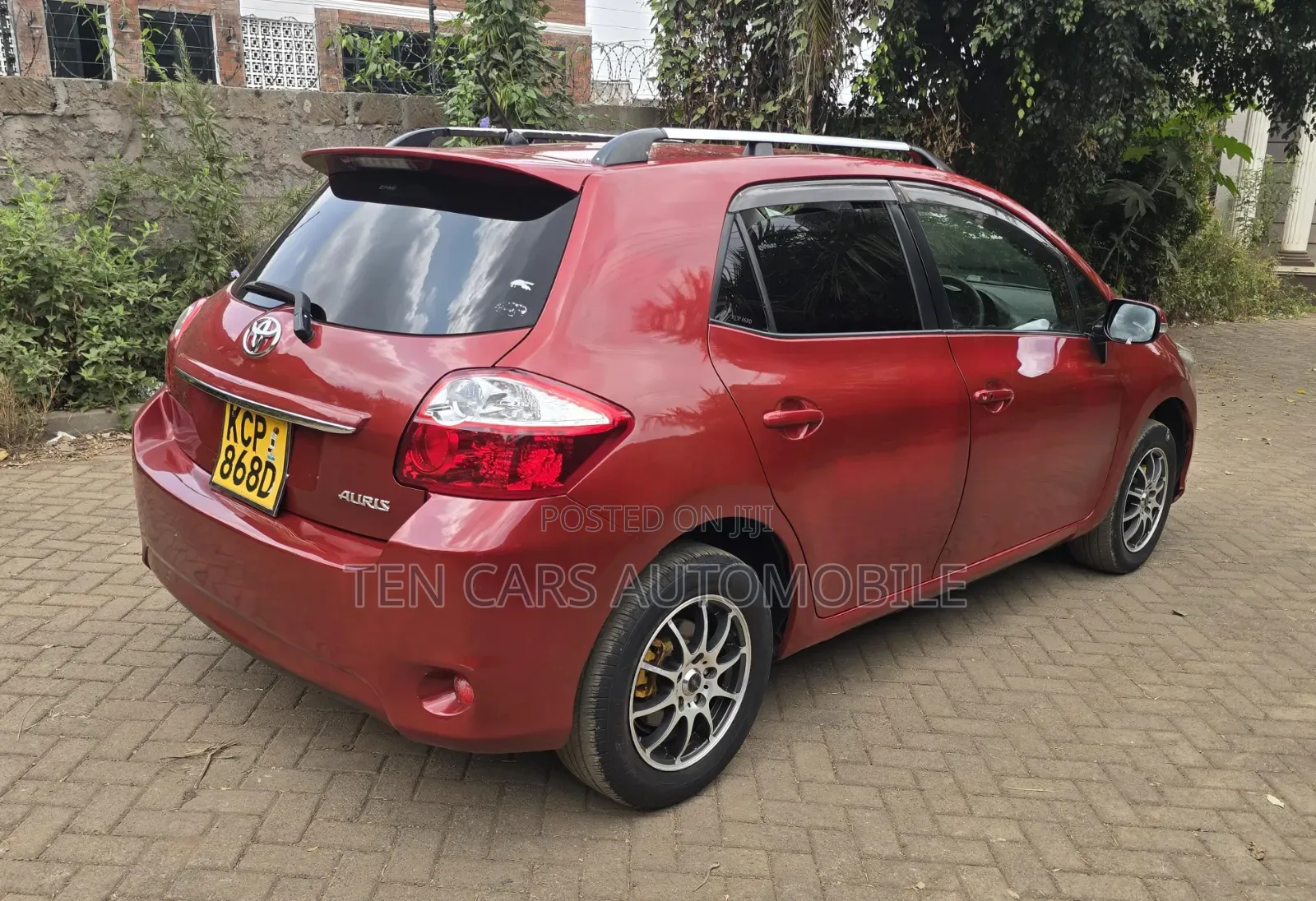 Toyota Auris 2010 Red