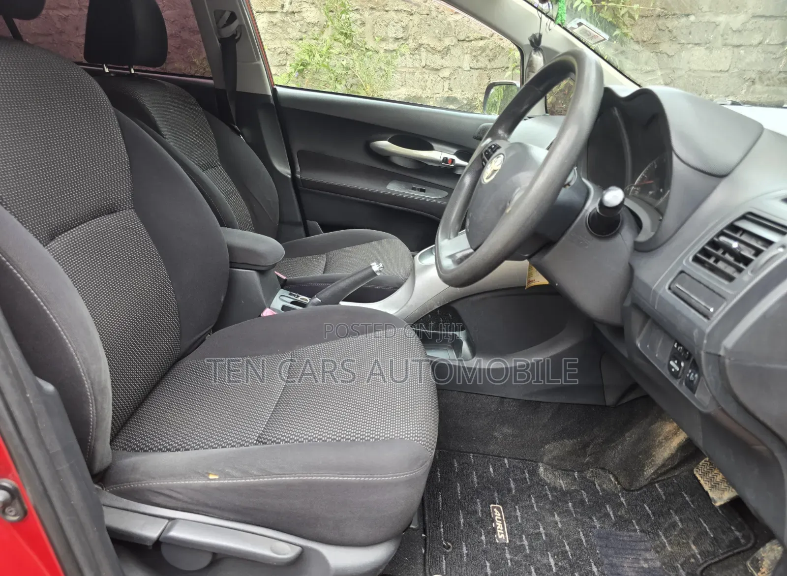 Toyota Auris 2010 Red