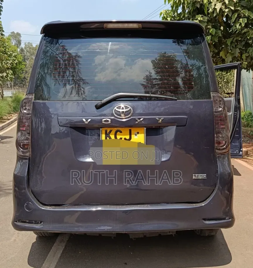 Toyota Voxy 2009 Blue