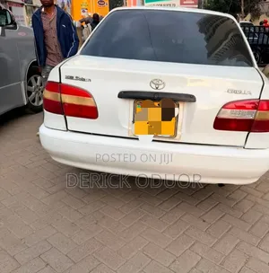 Toyota Corolla 1997 White