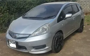 Honda Fit Shuttle 1.3 Hybrid 2WD 2012 Silver