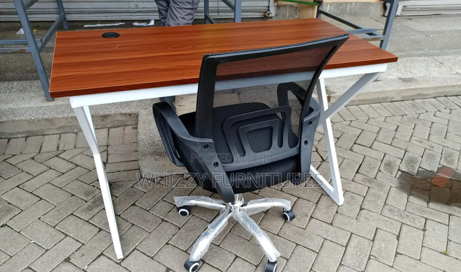 Modern Office Desk Adjustable Mesh Chair