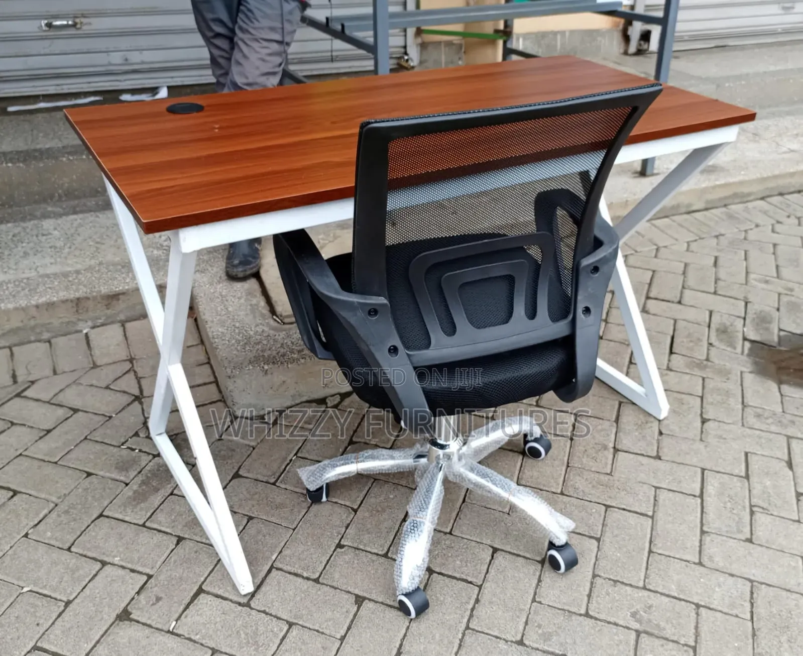 Modern Office Desk Adjustable Mesh Chair