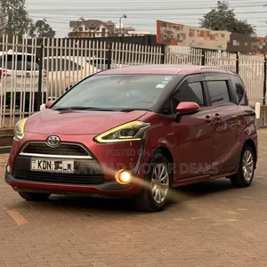Toyota Sienta 2017 Red