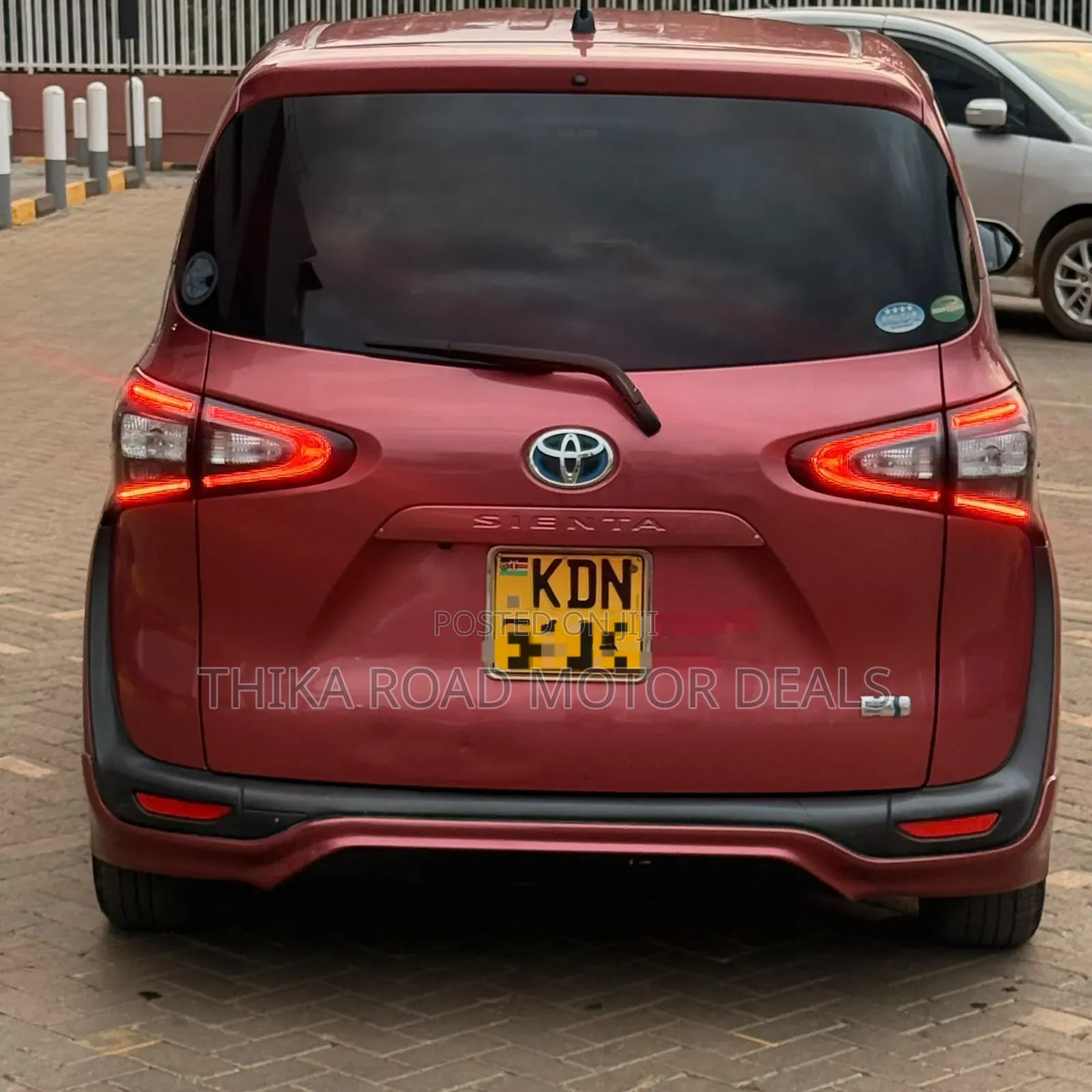 Toyota Sienta 2017 Red