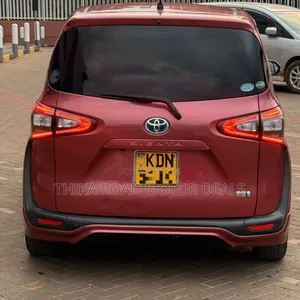 Toyota Sienta 2017 Red