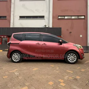Toyota Sienta 2017 Red