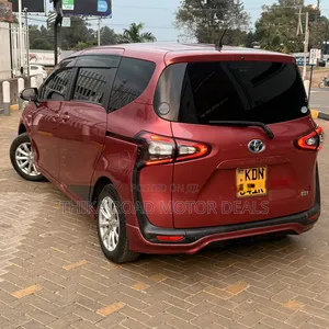 Toyota Sienta 2017 Red