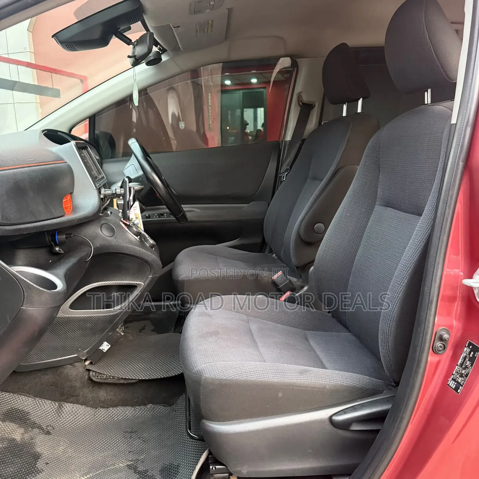 Toyota Sienta 2017 Red