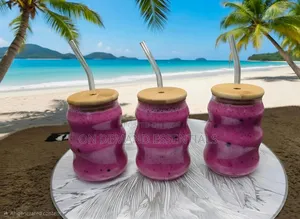 Vibrant Smoothy Cups Made of Glass With a Bamboo Lid