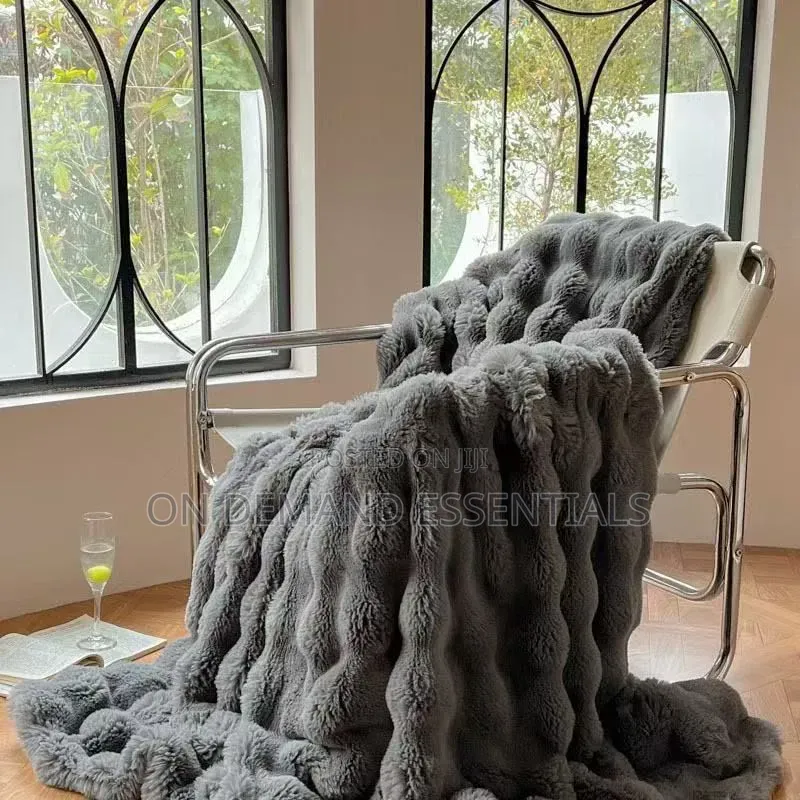 Super Soft Thick Rabbit Fur Faux Throw Blanket