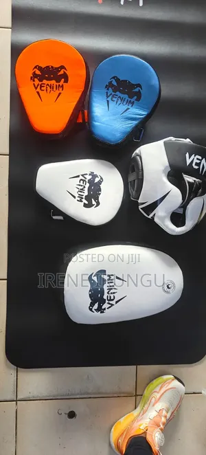 A Pair of Boxing Pads* Gym Punching Pads