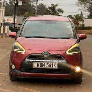 Toyota Sienta 2017 Red