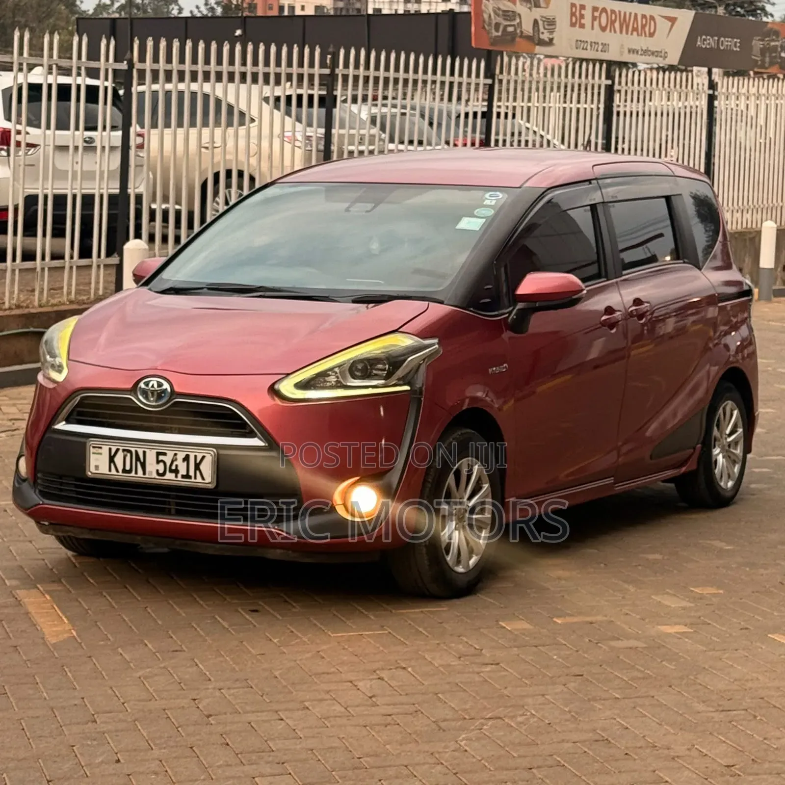 Toyota Sienta 2017 Red