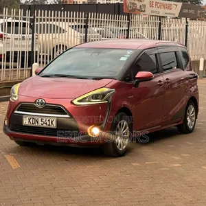 Toyota Sienta 2017 Red