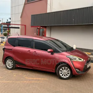 Toyota Sienta 2017 Red
