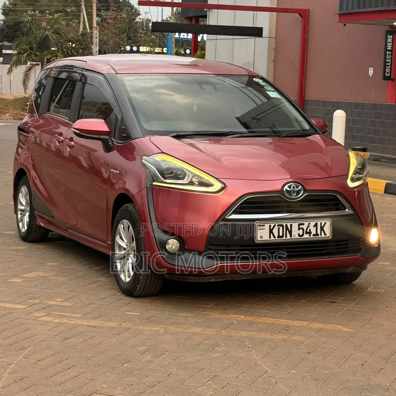Toyota Sienta 2017 Red