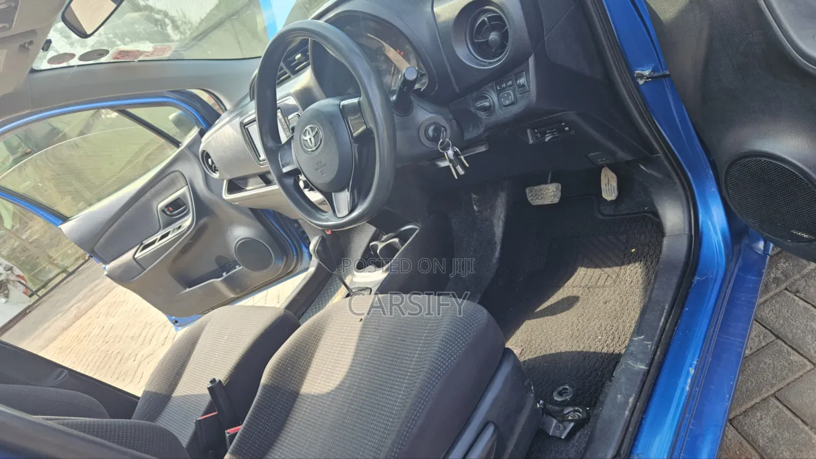 Toyota Vitz 2017 Blue