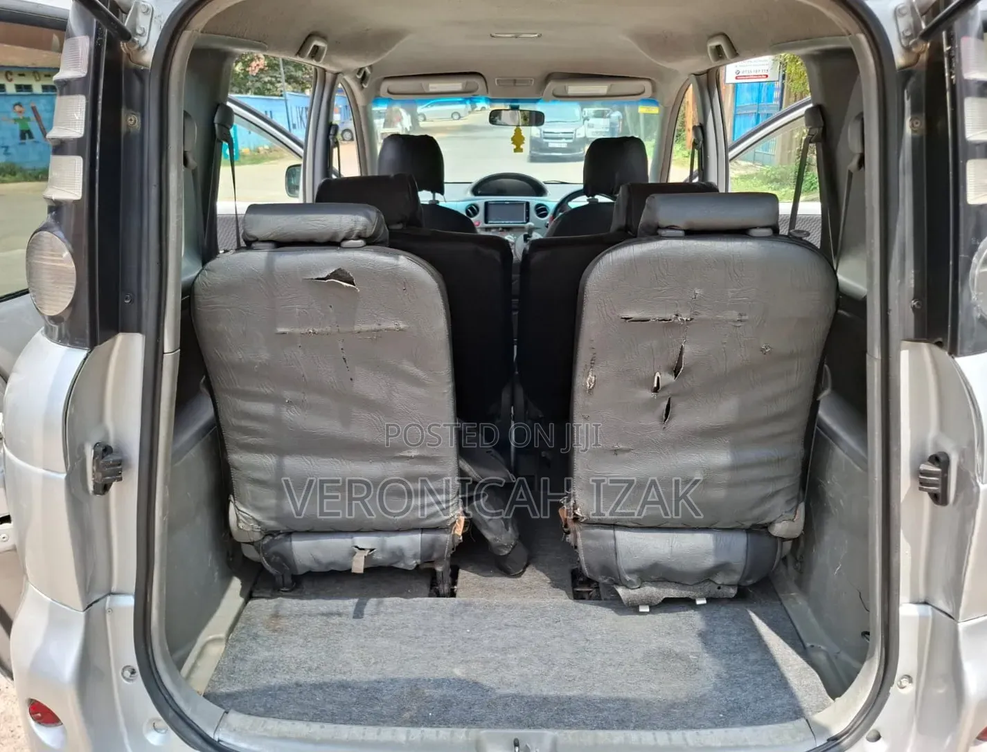 Toyota Sienta 2010 Silver