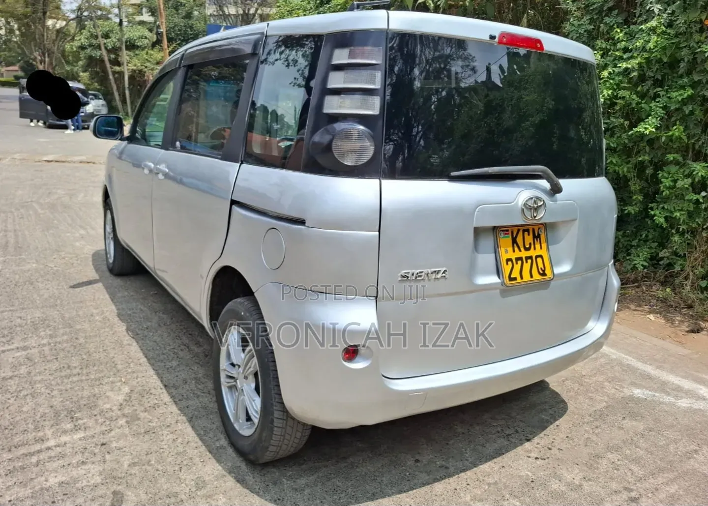 Toyota Sienta 2010 Silver