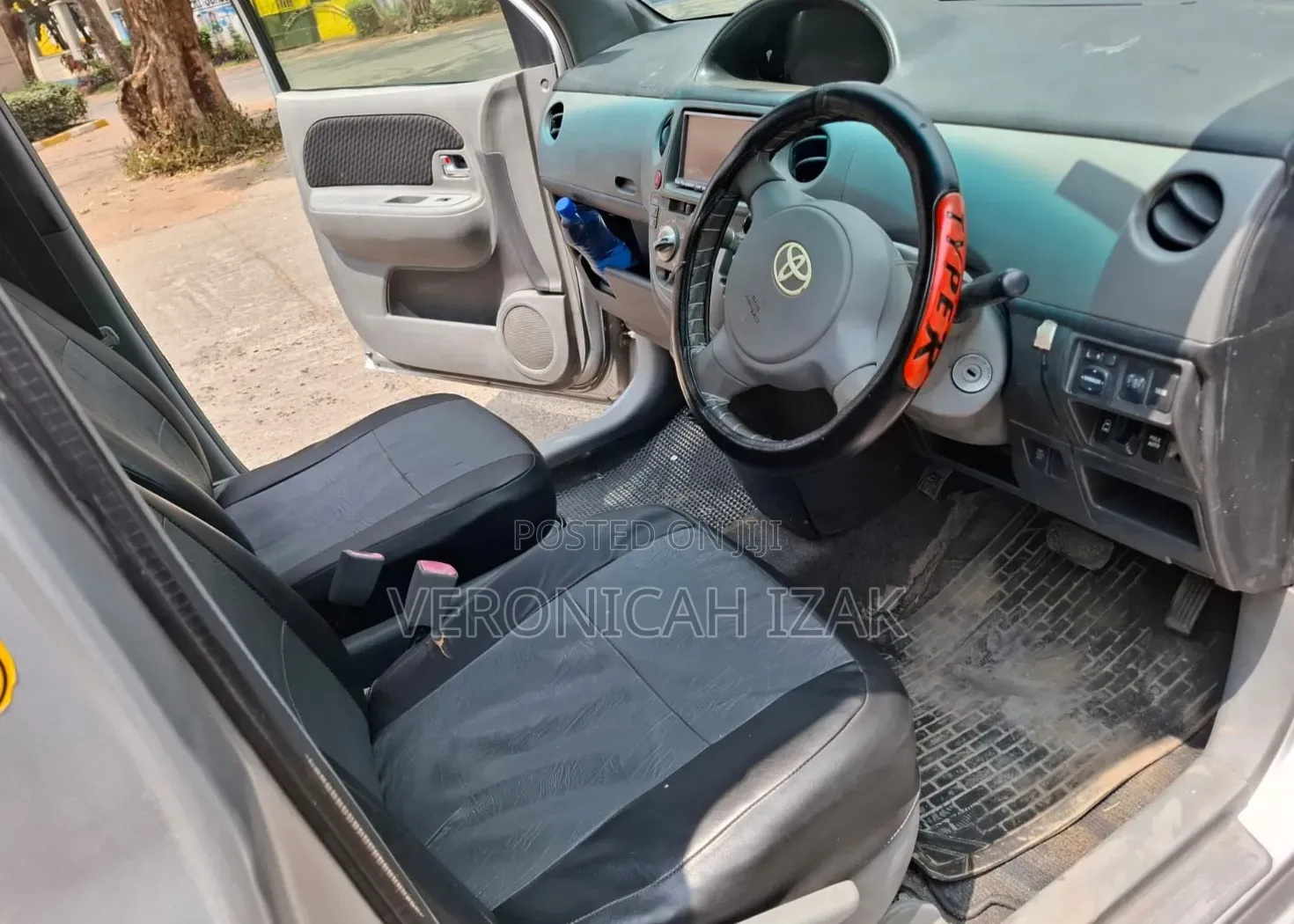 Toyota Sienta 2010 Silver