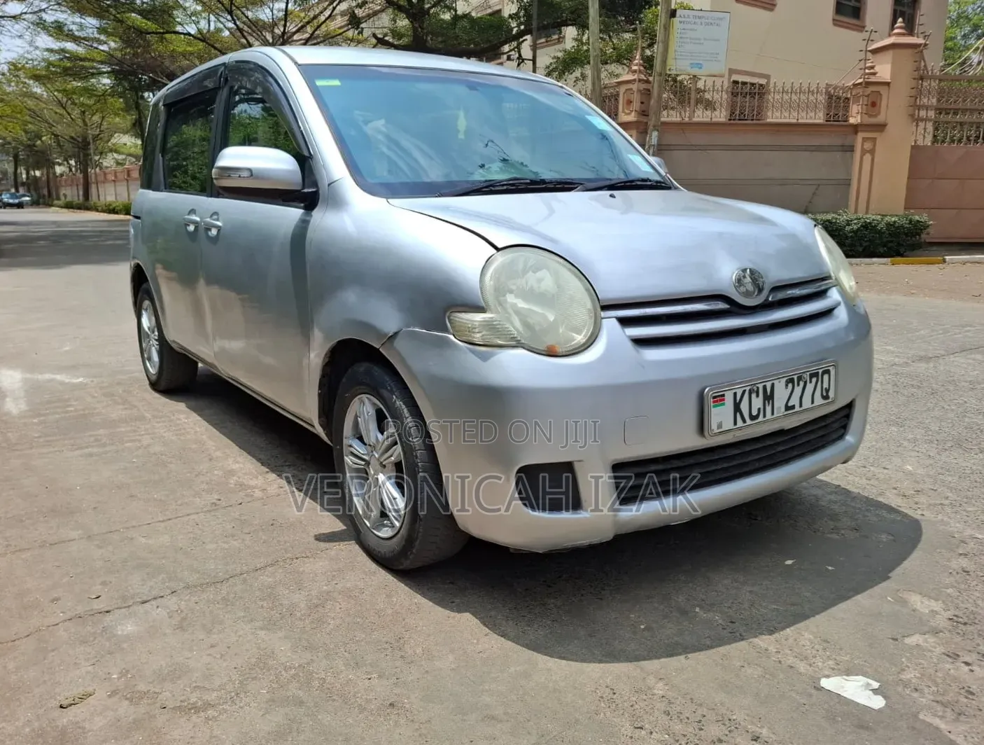 Toyota Sienta 2010 Silver