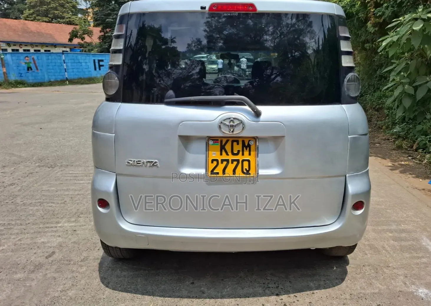Toyota Sienta 2010 Silver