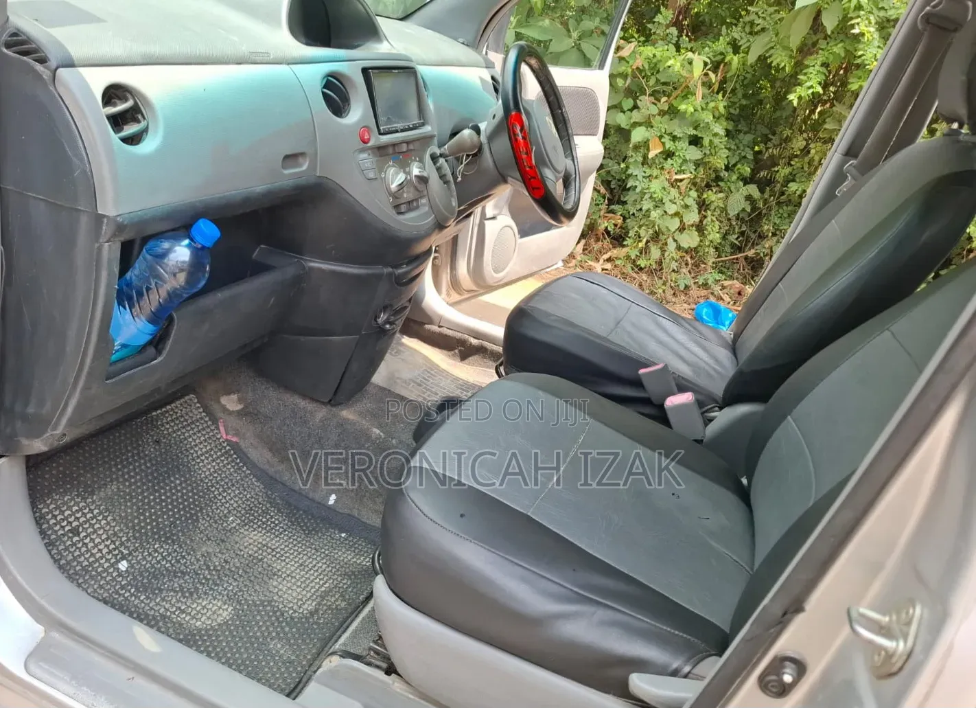 Toyota Sienta 2010 Silver