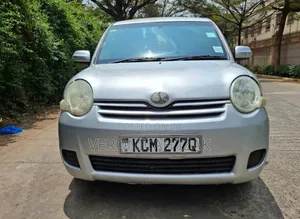 Toyota Sienta 2010 Silver