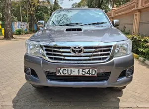 Toyota Hilux 2013 Gray