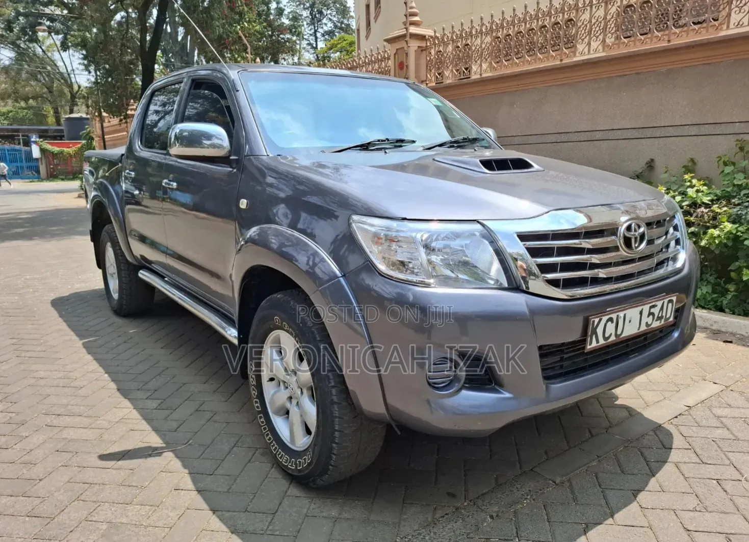 Toyota Hilux 2013 Gray