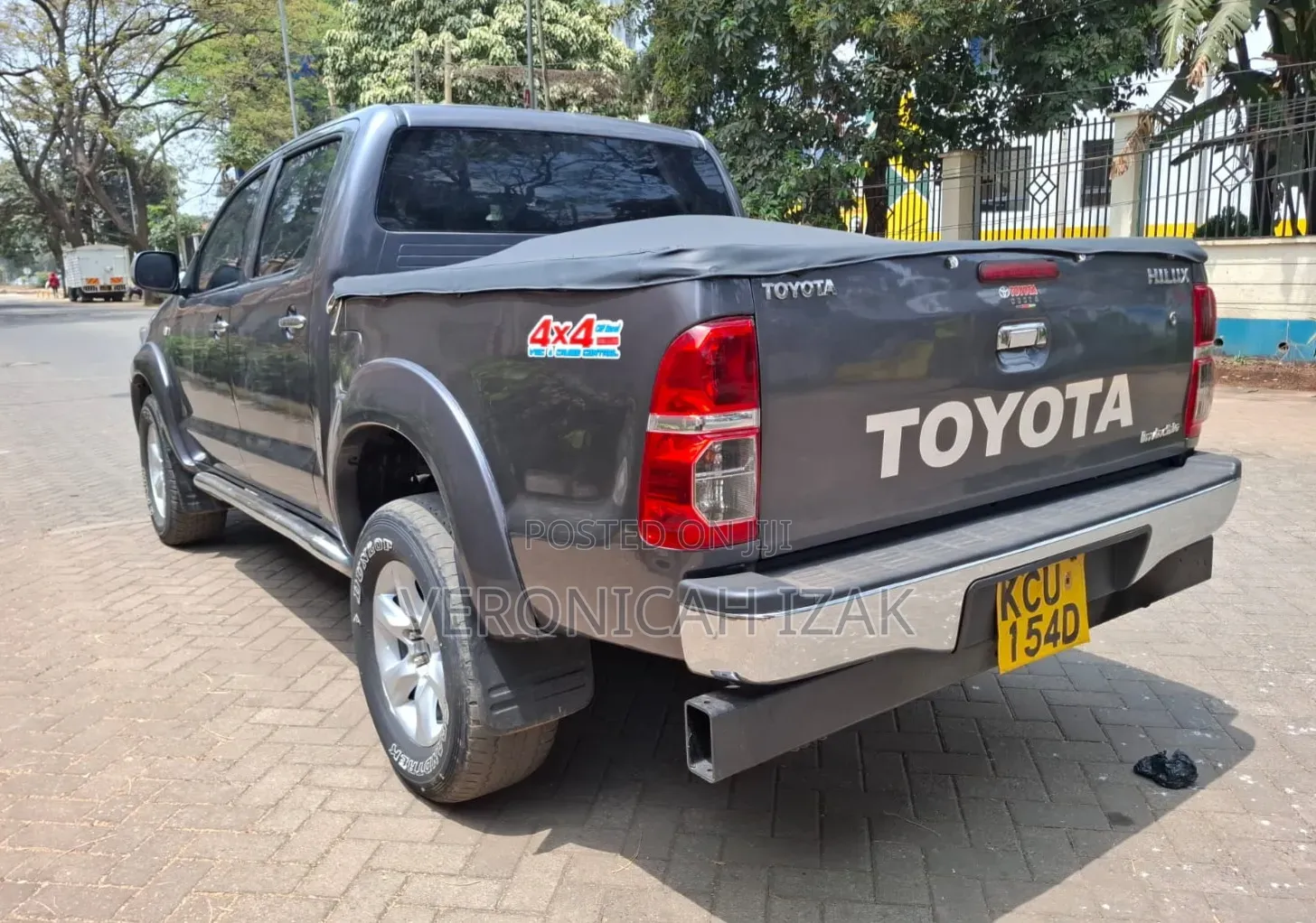 Toyota Hilux 2013 Gray