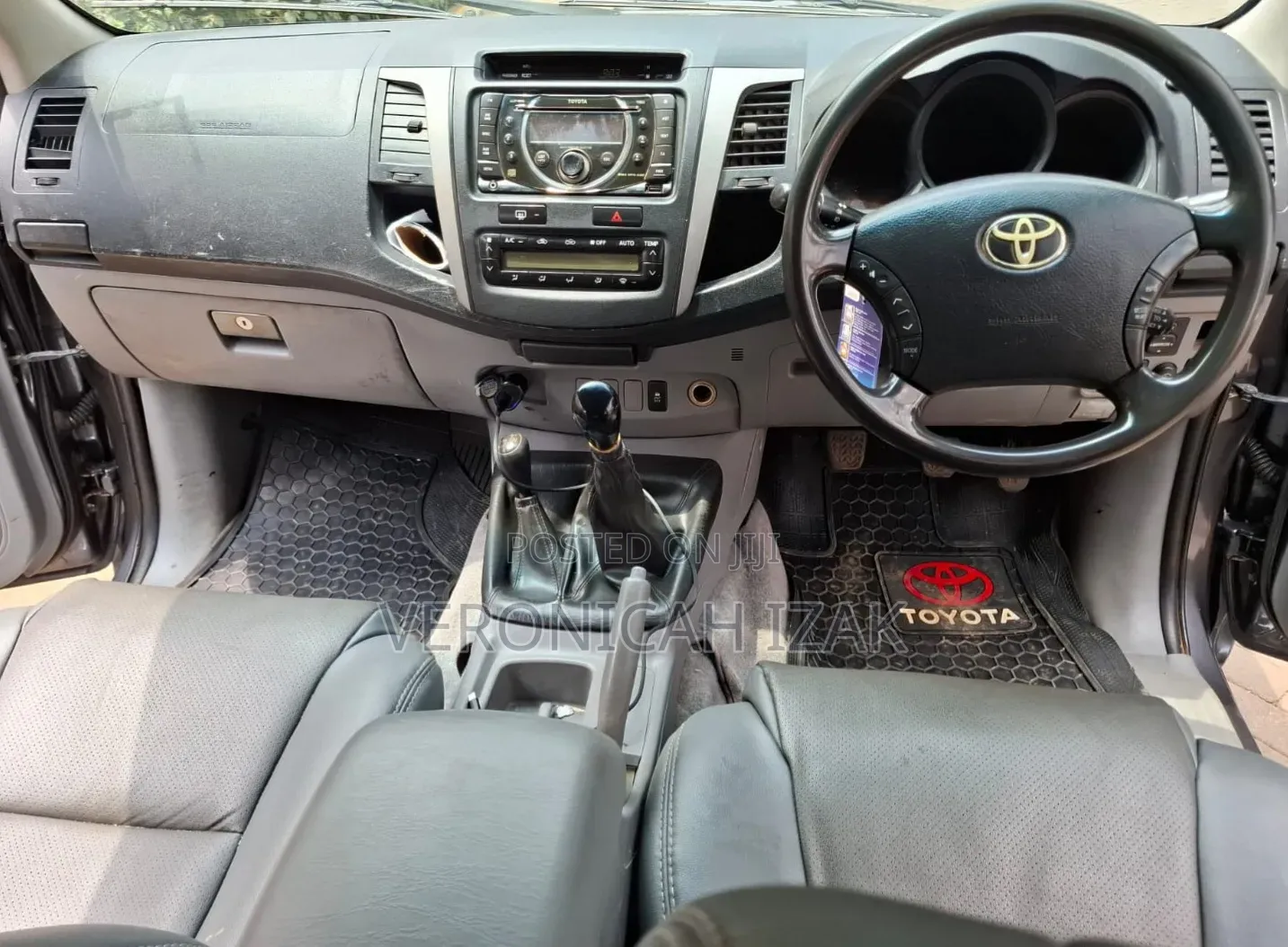 Toyota Hilux 2013 Gray