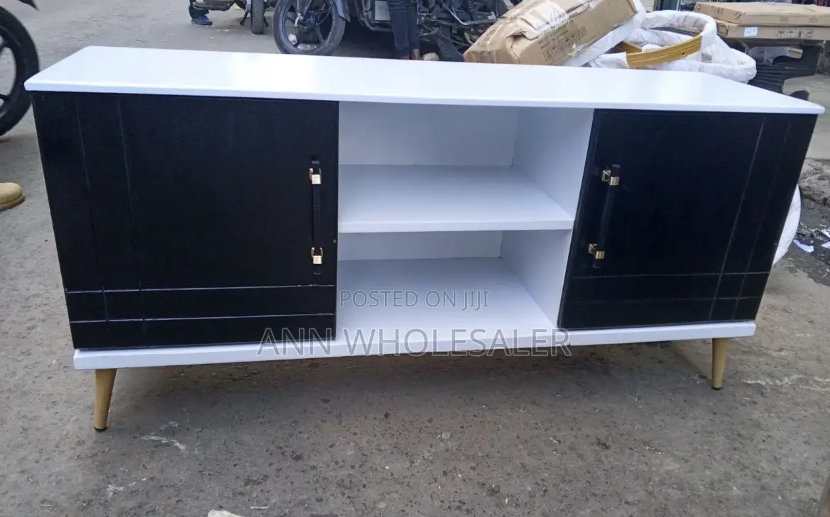 4.5 FTS Executive American Flats TV Stand