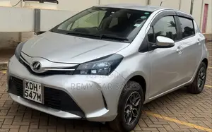Toyota Vitz 2015 Silver