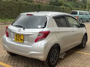 Toyota Vitz 2015 Silver