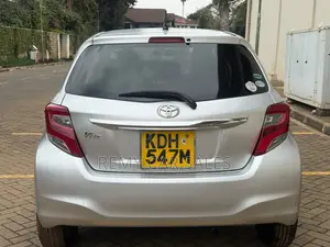 Toyota Vitz 2015 Silver